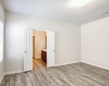 2035 Augusta Street - Photo Thumbnail 11