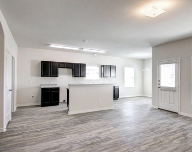 2035 Augusta Street - Photo Thumbnail 4