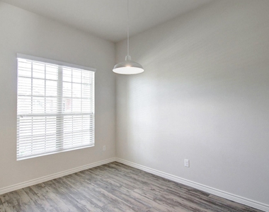 2035 Augusta Street - Photo Thumbnail 8