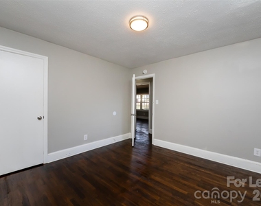 3427 Meredith Avenue - Photo Thumbnail 22