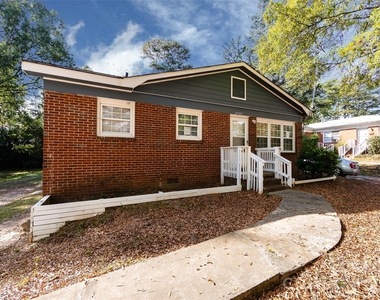 3427 Meredith Avenue - Photo Thumbnail 5
