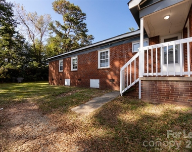3427 Meredith Avenue - Photo Thumbnail 3