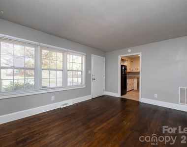 3427 Meredith Avenue - Photo Thumbnail 7