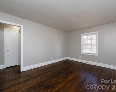 3427 Meredith Avenue - Photo Thumbnail 9