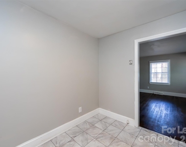 3427 Meredith Avenue - Photo Thumbnail 13