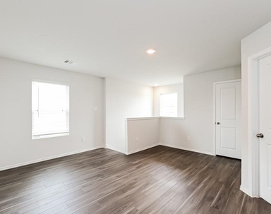 518 Thompson Place - Photo Thumbnail 13