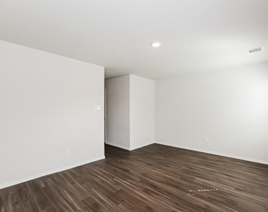 518 Thompson Place - Photo Thumbnail 6