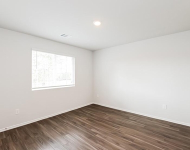 518 Thompson Place - Photo Thumbnail 10