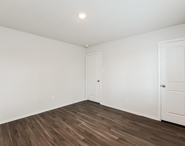 518 Thompson Place - Photo Thumbnail 11