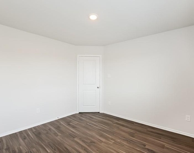 518 Thompson Place - Photo Thumbnail 9