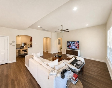 2812 Ranger Lane - Photo Thumbnail 20