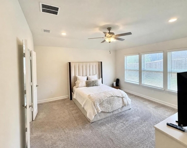 2812 Ranger Lane - Photo Thumbnail 27