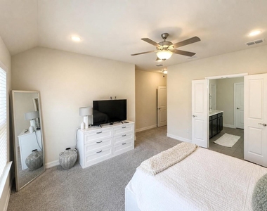 2812 Ranger Lane - Photo Thumbnail 28