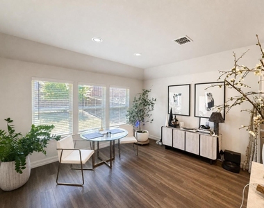 2812 Ranger Lane - Photo Thumbnail 13