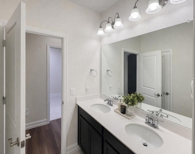 2812 Ranger Lane - Photo Thumbnail 4