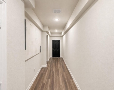 2812 Ranger Lane - Photo Thumbnail 11