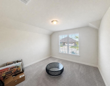 2812 Ranger Lane - Photo Thumbnail 5