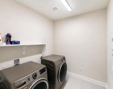 2812 Ranger Lane - Photo Thumbnail 17