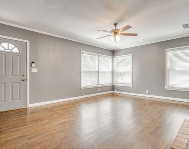 6404 Malvey Avenue - Photo Thumbnail 2
