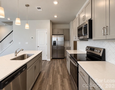 6518 Harlech Street - Photo Thumbnail 13