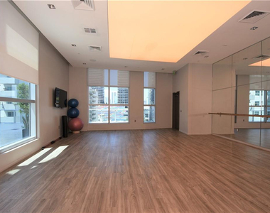 1100 S Miami Avenue - Photo Thumbnail 12