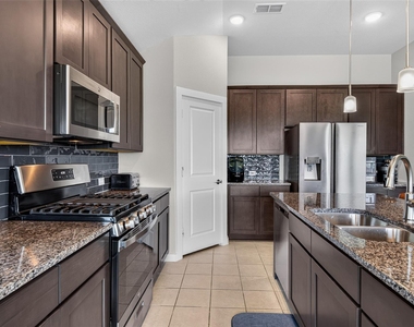 3014 Water Light Lane - Photo Thumbnail 11