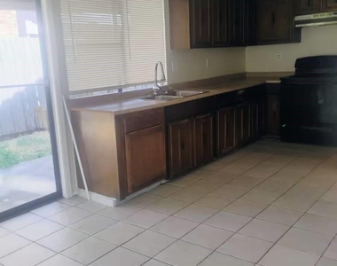 2901 Colonial Drive - Photo Thumbnail 3