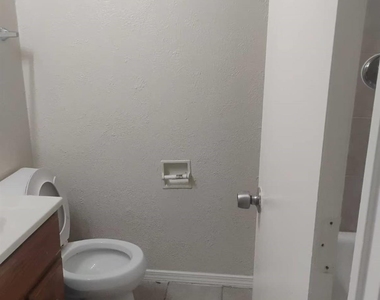 2901 Colonial Drive - Photo Thumbnail 8