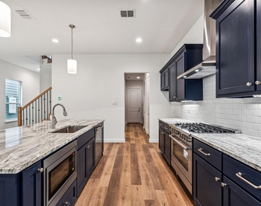239 Athenia Drive - Photo Thumbnail 6