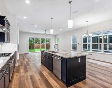239 Athenia Drive - Photo Thumbnail 5
