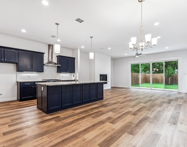 239 Athenia Drive - Photo Thumbnail 4