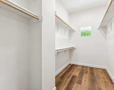 239 Athenia Drive - Photo Thumbnail 27