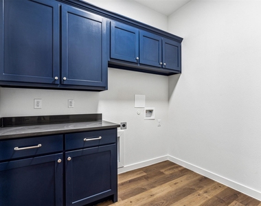 239 Athenia Drive - Photo Thumbnail 19