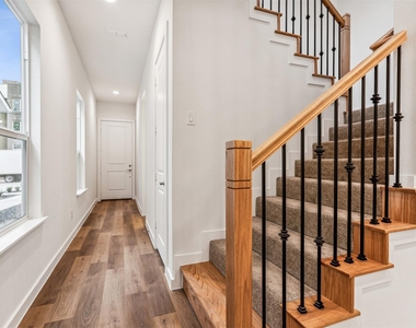 239 Athenia Drive - Photo Thumbnail 2