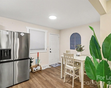 2616 Springway Drive - Photo Thumbnail 5