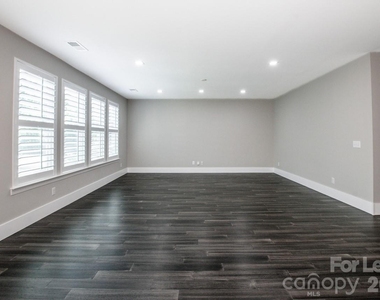 6120 Durango Way - Photo Thumbnail 8
