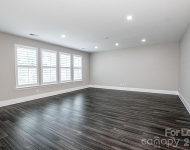 6120 Durango Way - Photo Thumbnail 7