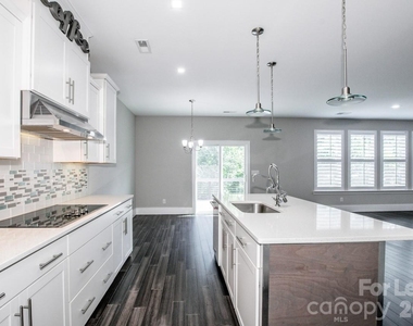 6120 Durango Way - Photo Thumbnail 12