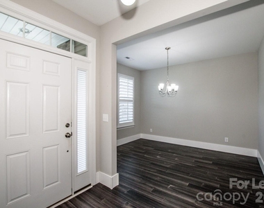 6120 Durango Way - Photo Thumbnail 5