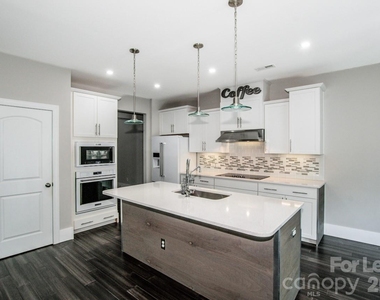 6120 Durango Way - Photo Thumbnail 10