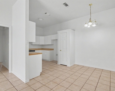 210 Joshua Boulevard - Photo Thumbnail 6