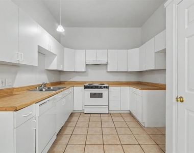 210 Joshua Boulevard - Photo Thumbnail 8