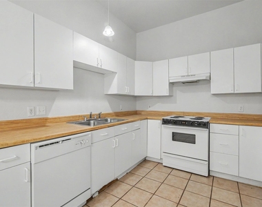 210 Joshua Boulevard - Photo Thumbnail 9