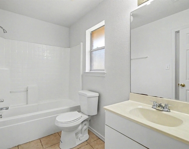 210 Joshua Boulevard - Photo Thumbnail 14