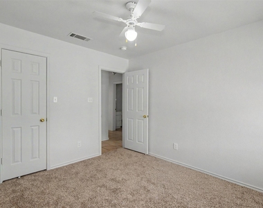 210 Joshua Boulevard - Photo Thumbnail 16