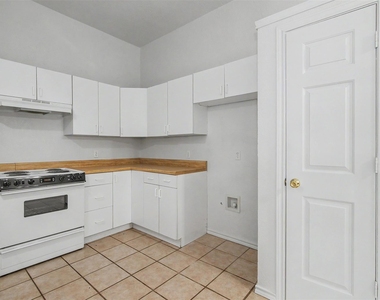 210 Joshua Boulevard - Photo Thumbnail 10