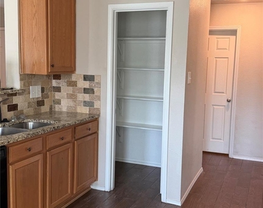 4500 Mountain Oak Street - Photo Thumbnail 5