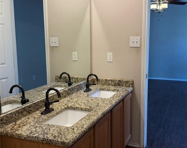 4500 Mountain Oak Street - Photo Thumbnail 9