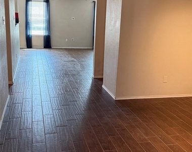 4500 Mountain Oak Street - Photo Thumbnail 10