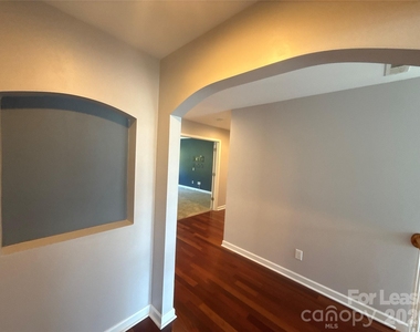 2413 Merryvale Way - Photo Thumbnail 16
